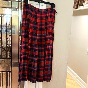 Peck and Peck, size 12 pleated skirt. 100% rayon- dry clean only